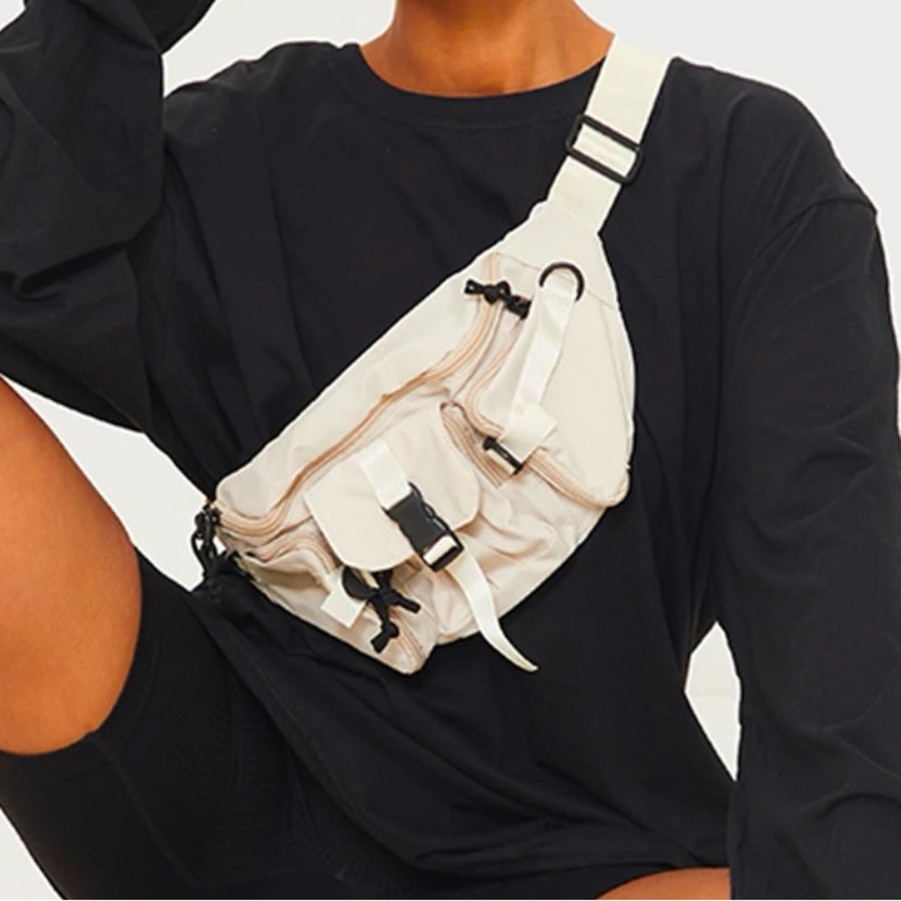 CREAM OVERSIZED MULTI POCKET FANNY PACK